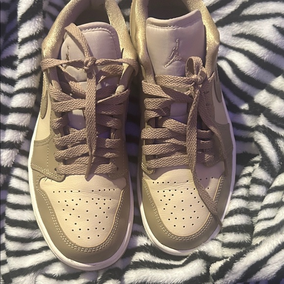 Jordan Kids Sneakers in Tan and Cream